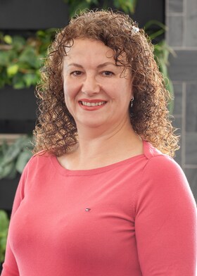 Staff member Irma Dollani from ID_4ee3af35c967