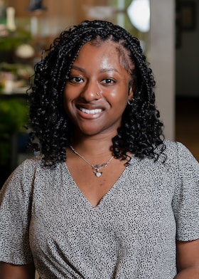 Staff member Kelli Williams from ID_63462b85805f