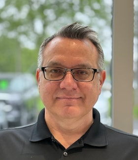 Staff member Terry Edison from ID_28b574844290