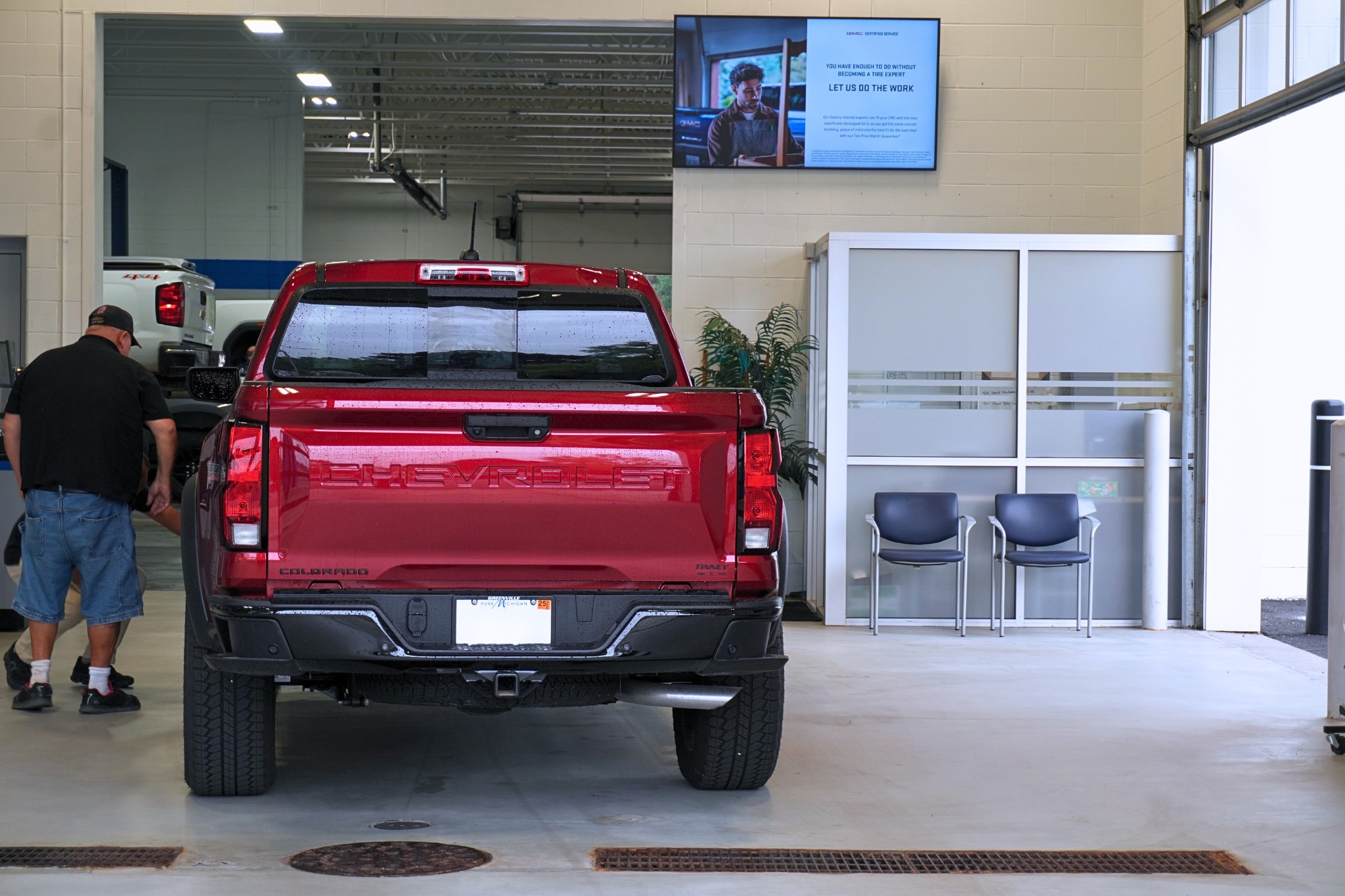 Vehicle%20Pulled%20into%20Service%20Lane%20at%20Fox%20Greenville%20Chevrolet%20GMC.png