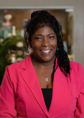 Staff member Gina Walker from ID_63462b85805f