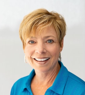 Staff member Therese Walker from ID_2b886a331ab1