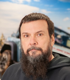 Staff member Larry Porzondek from ID_e95386