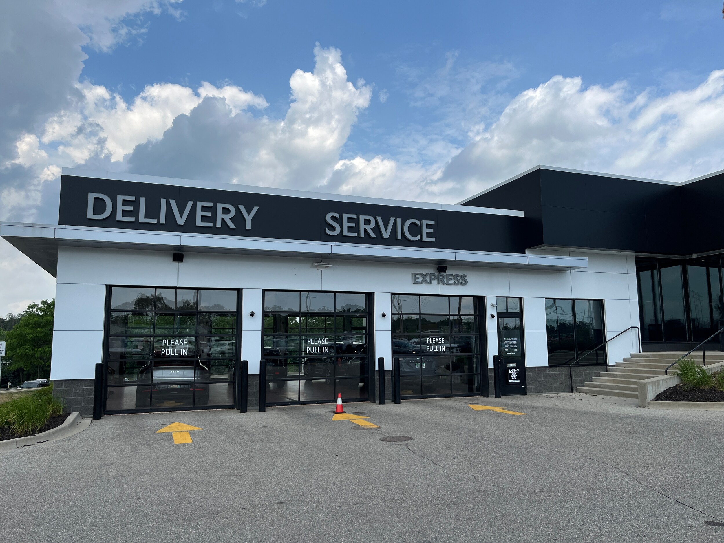 Fox Kia North New & Used Vehicles Plainfield Ave NE