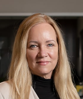 Staff member Kim Harbaugh from ID_3dcd92