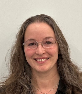 Staff member MAGGIE DIGES from ID_2ad892