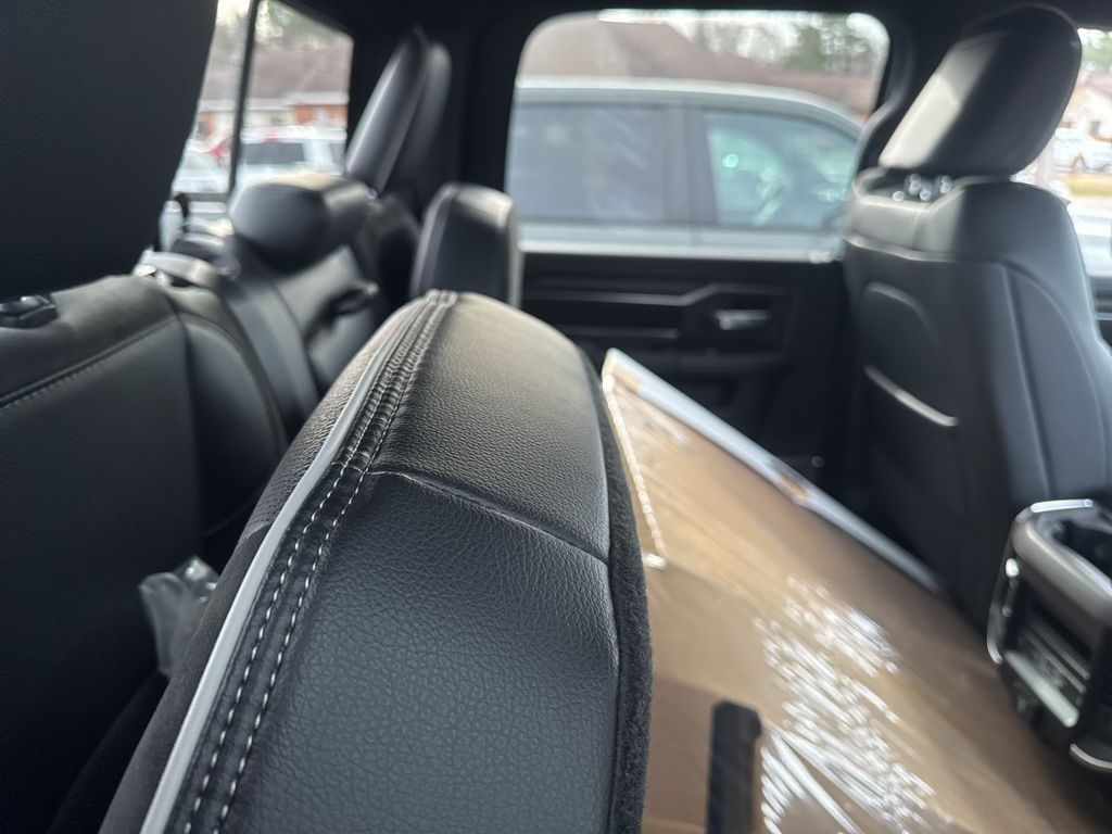 2026 RAM 3500 Laramie - Photo 14