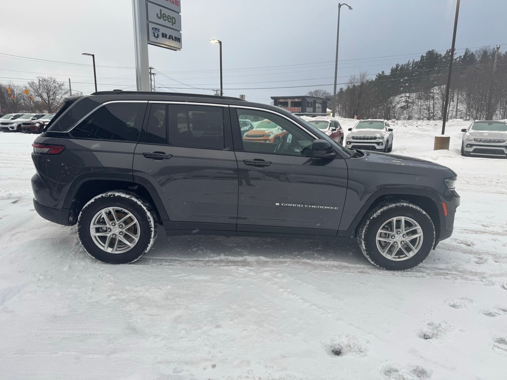 Used 2025 Jeep Grand Cherokee Laredo SUV