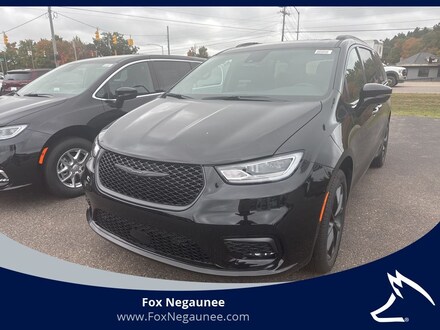 2026 Chrysler Pacifica LIMITED AWD Passenger Van