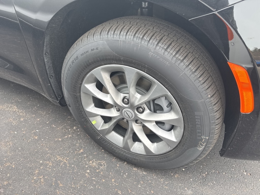 New 2026 Chrysler Pacifica LIMITED AWD Passenger Van