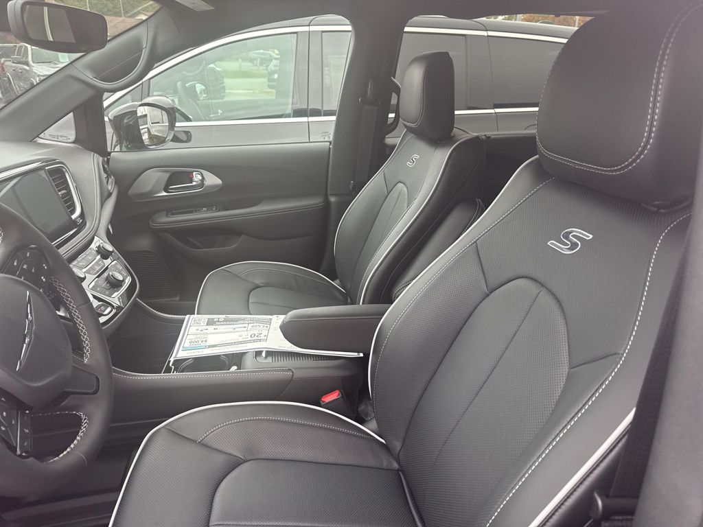 2026 Chrysler Pacifica Limited - Photo 6