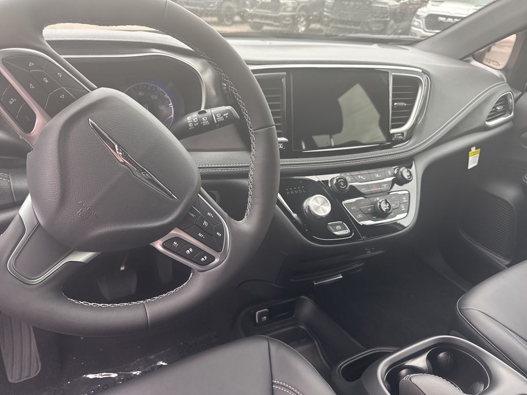 2026 Chrysler Pacifica Select - Photo 8