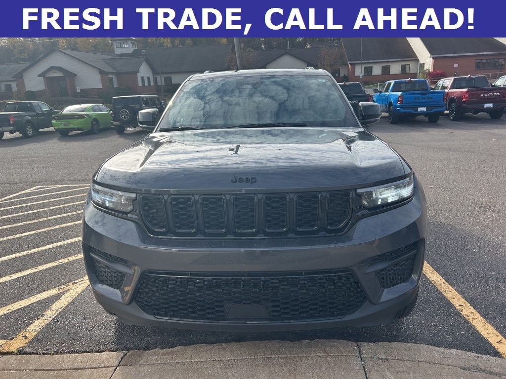 Used 2024 Jeep Grand Cherokee Laredo SUV