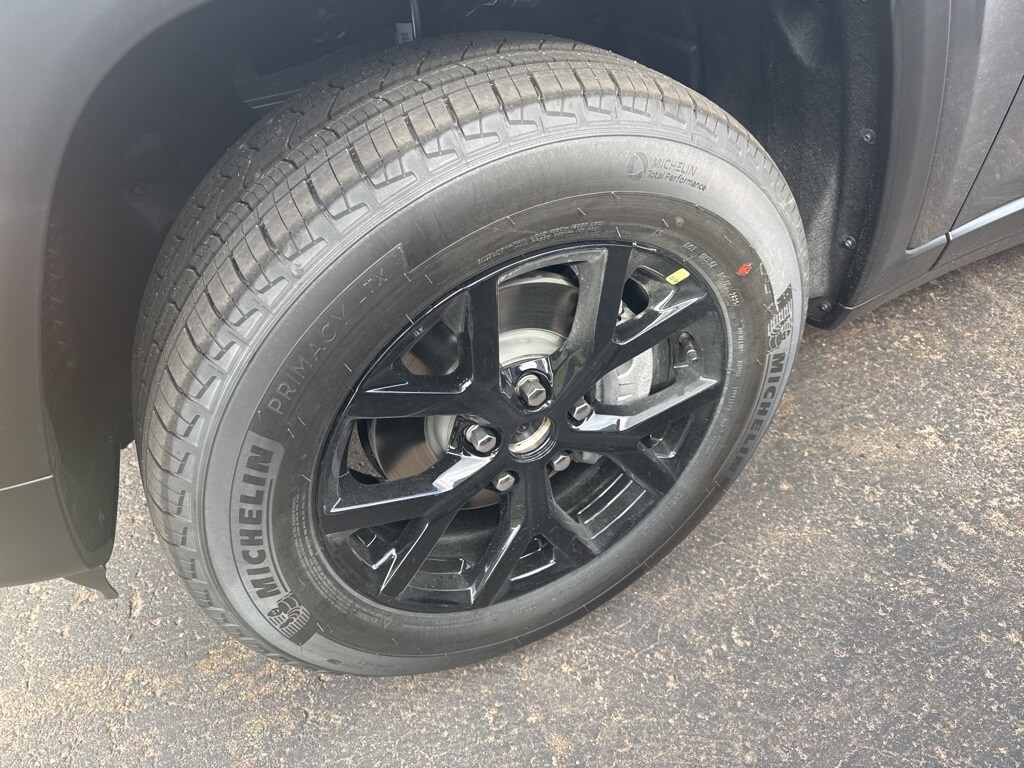 2025 Jeep Grand Cherokee Altitude photo 4