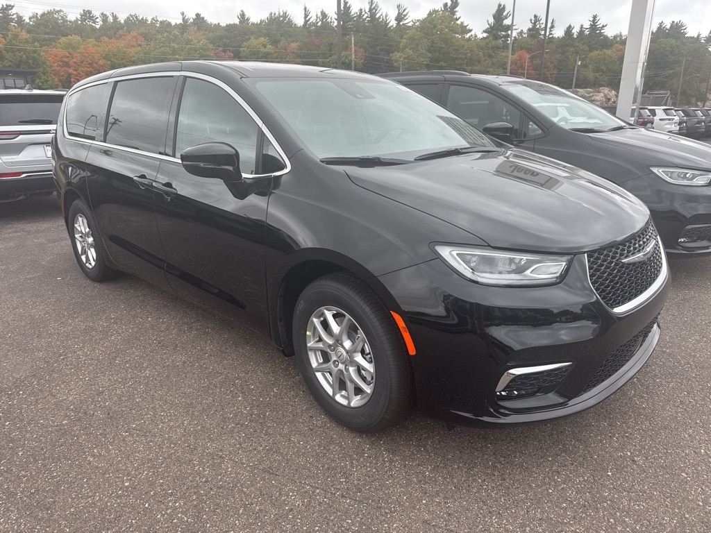 New 2026 Chrysler Pacifica SELECT Passenger Van