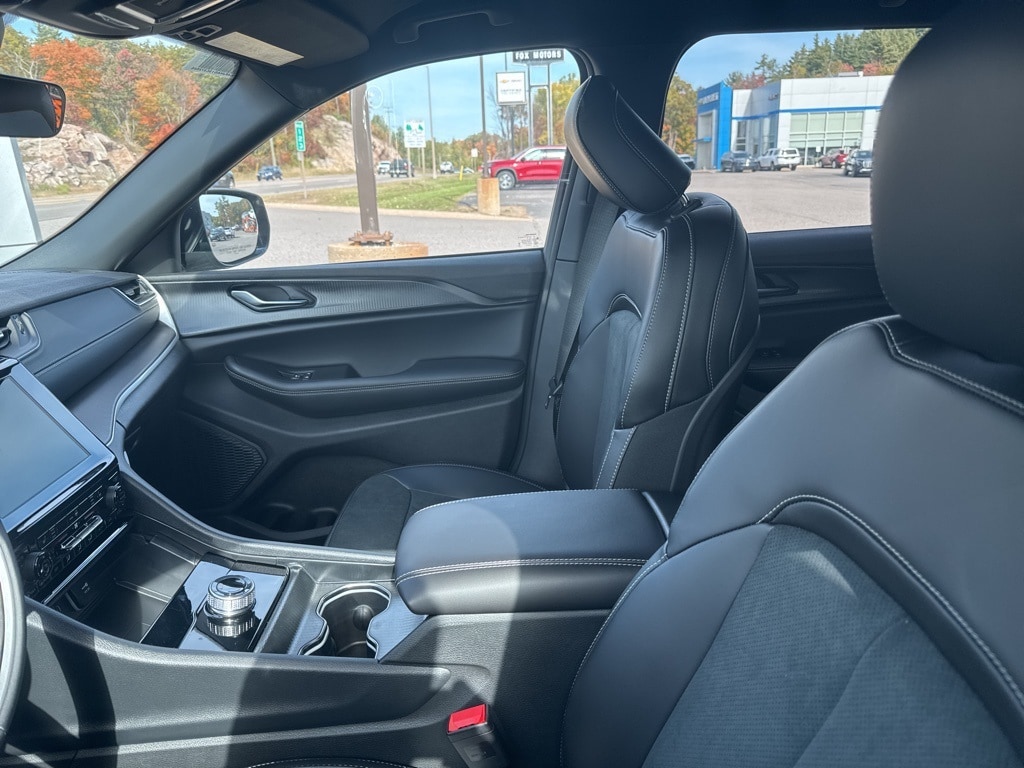 New 2025 Jeep Grand Cherokee ALTITUDE 4X4 Sport Utility