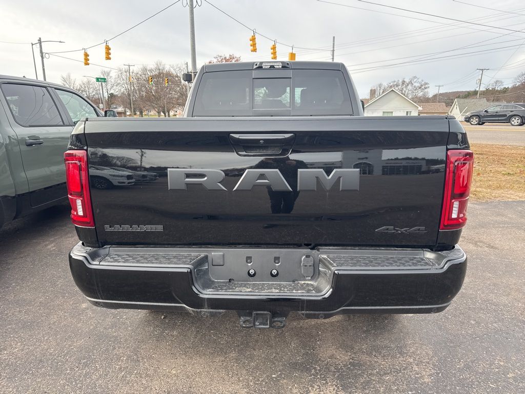 2026 RAM 3500 Laramie - Photo 17