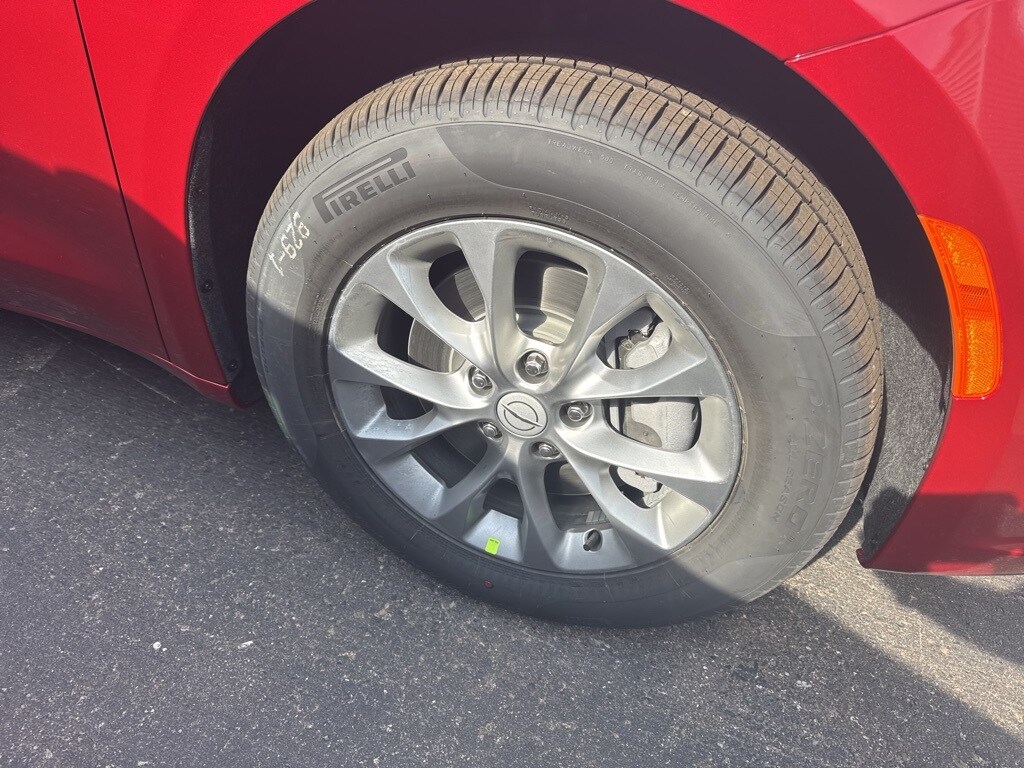 2026 Chrysler Pacifica photo 4