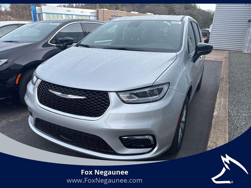 2026 Chrysler Pacifica Limited AWD's photo