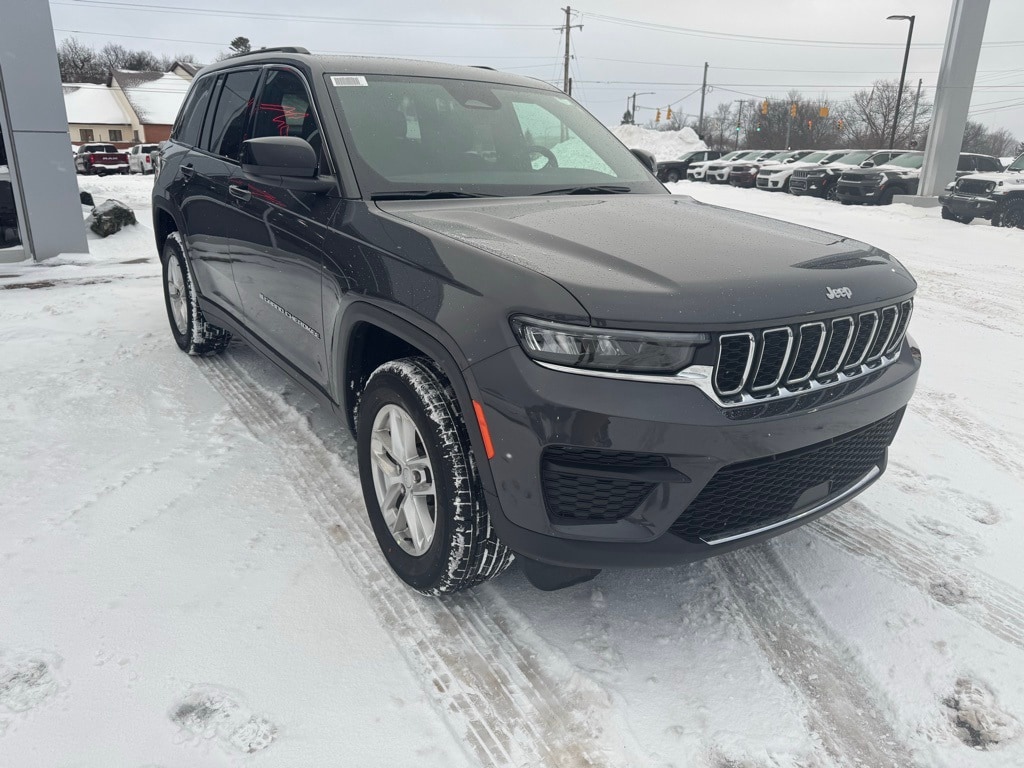 Used 2025 Jeep Grand Cherokee Laredo SUV