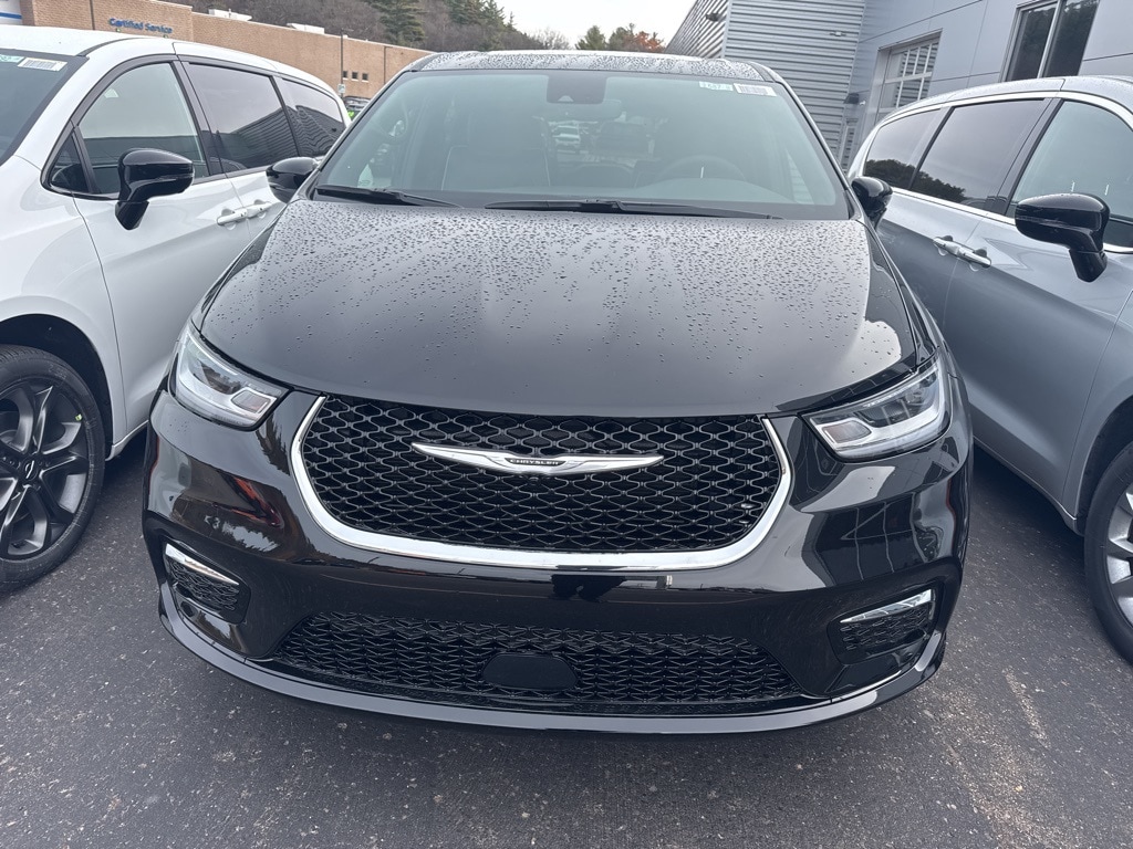 New 2026 Chrysler Pacifica LIMITED AWD Passenger Van