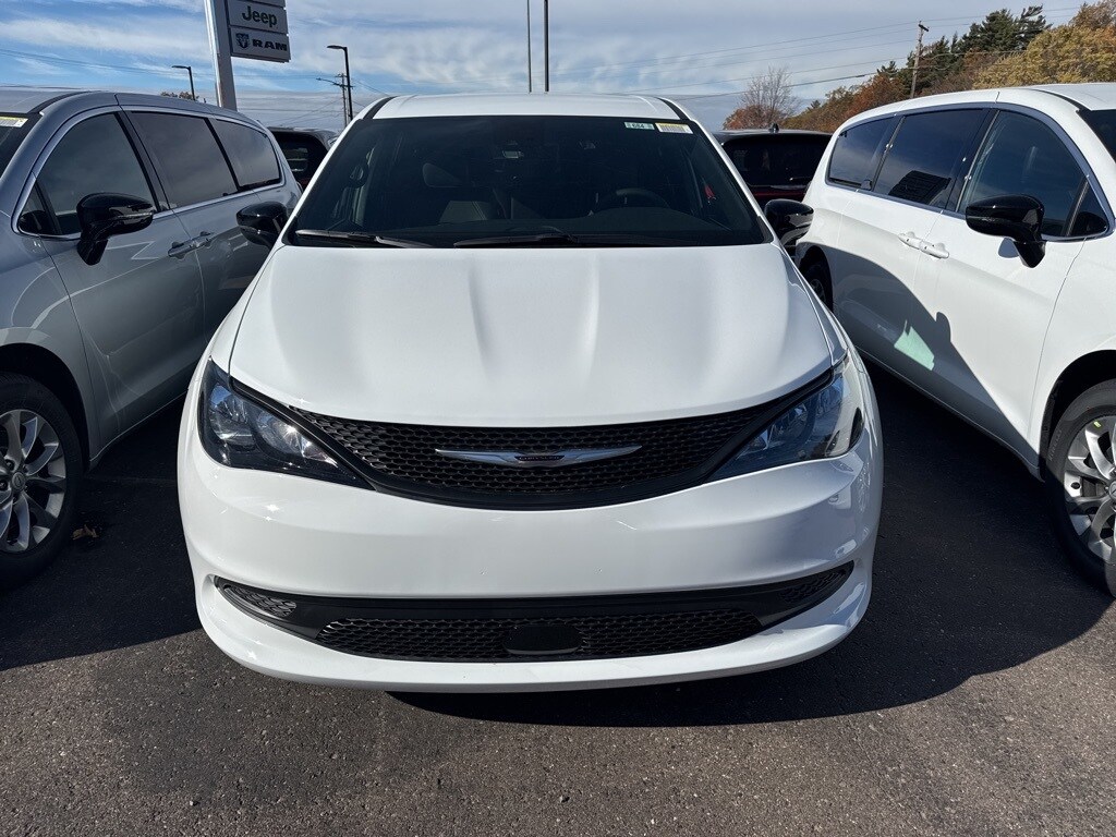 2026 Chrysler Voyager LX photo 2
