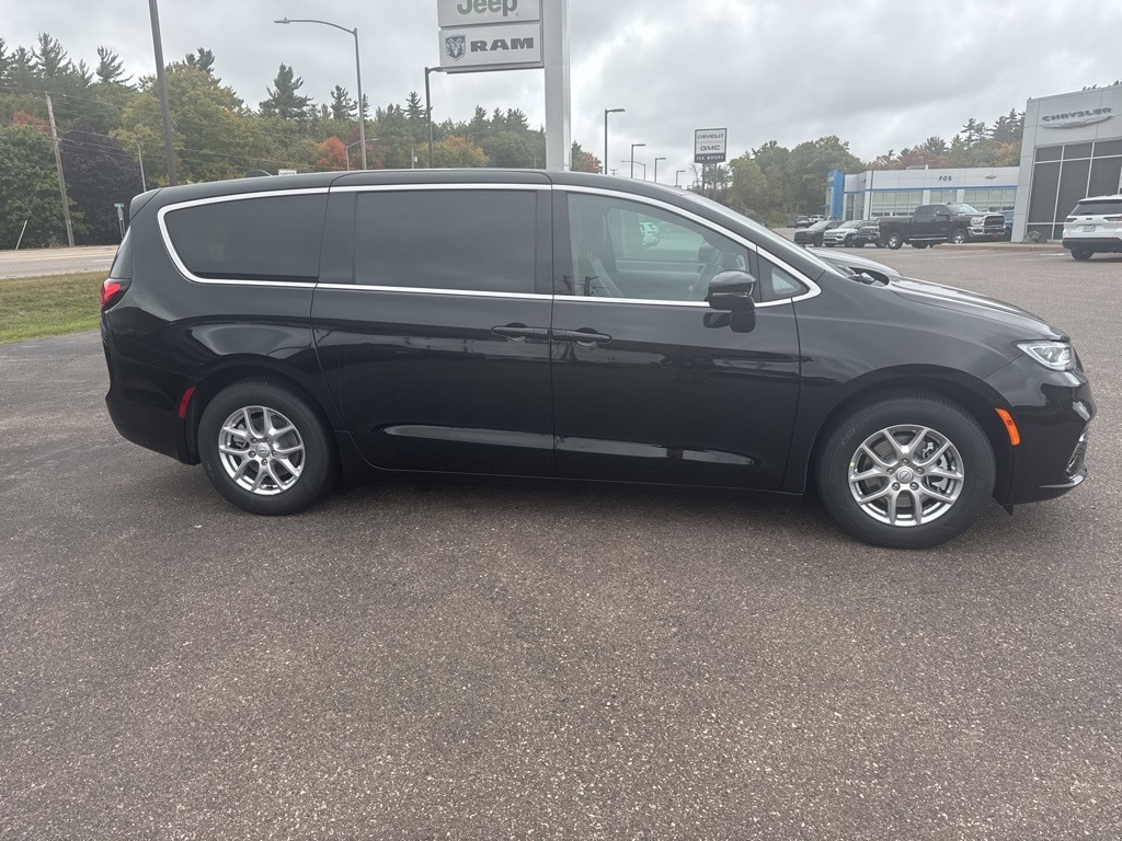 New 2026 Chrysler Pacifica SELECT Passenger Van