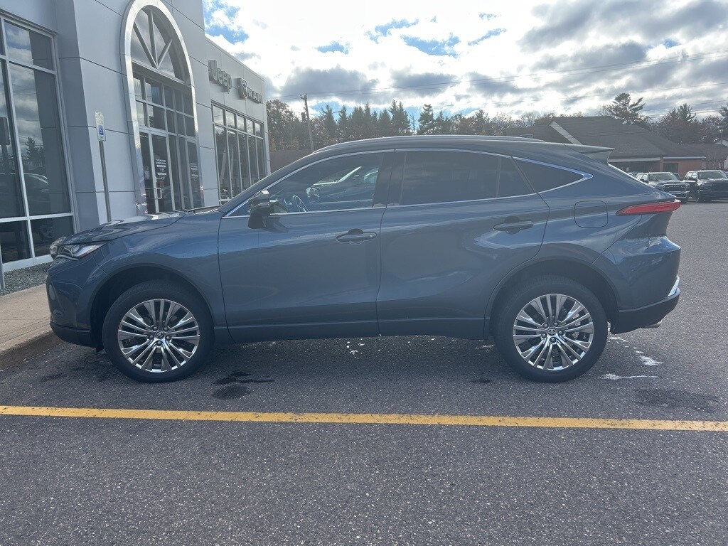 2024 Toyota Venza XLE photo 3