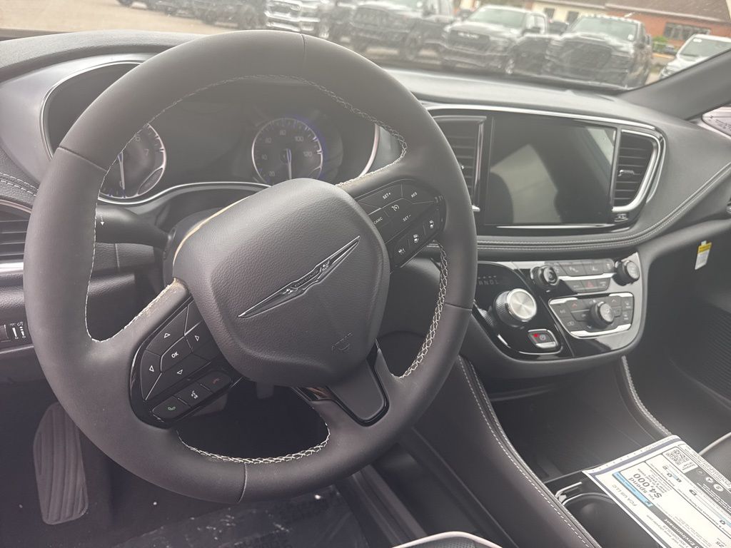 2026 Chrysler Pacifica Limited - Photo 8