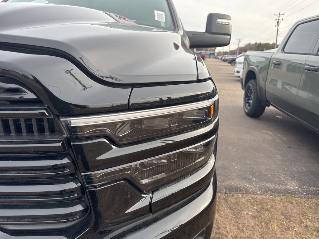 New 2026 Ram 3500 LARAMIE CREW CAB 4X4 6'4 BOX Pickup