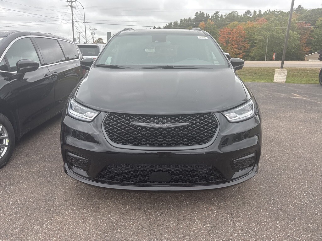 2026 Chrysler Pacifica Limited photo 2