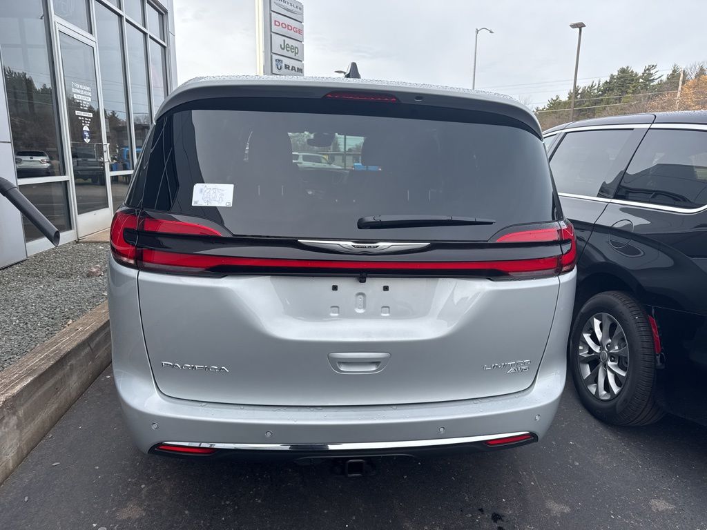 2026 Chrysler Pacifica Limited - Photo 11