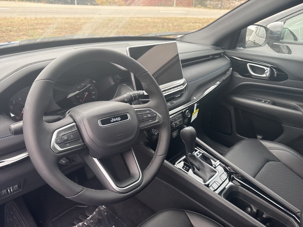 2026 Jeep Compass Latitude Altitude Sport photo 2