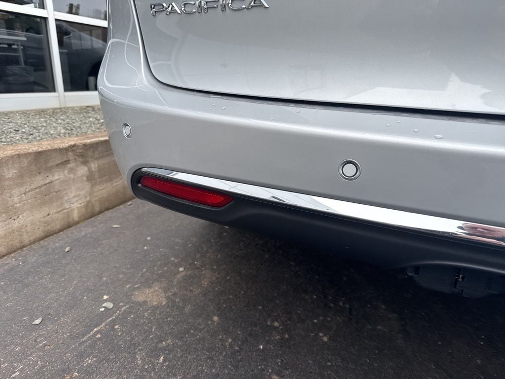 2026 Chrysler Pacifica Limited - Photo 13