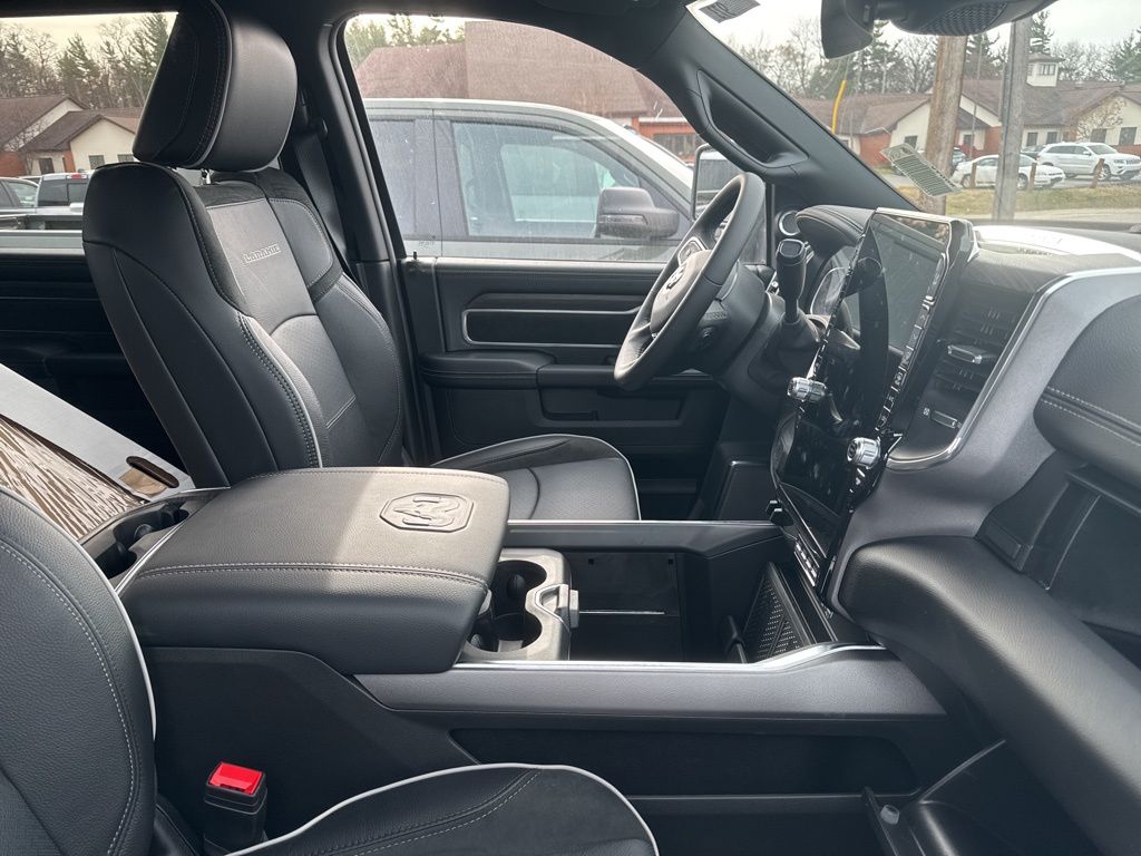 2026 RAM 3500 Laramie - Photo 13