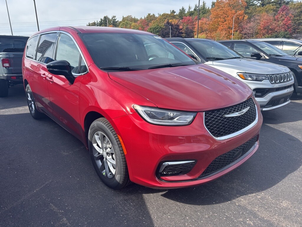 2026 Chrysler Pacifica photo 3