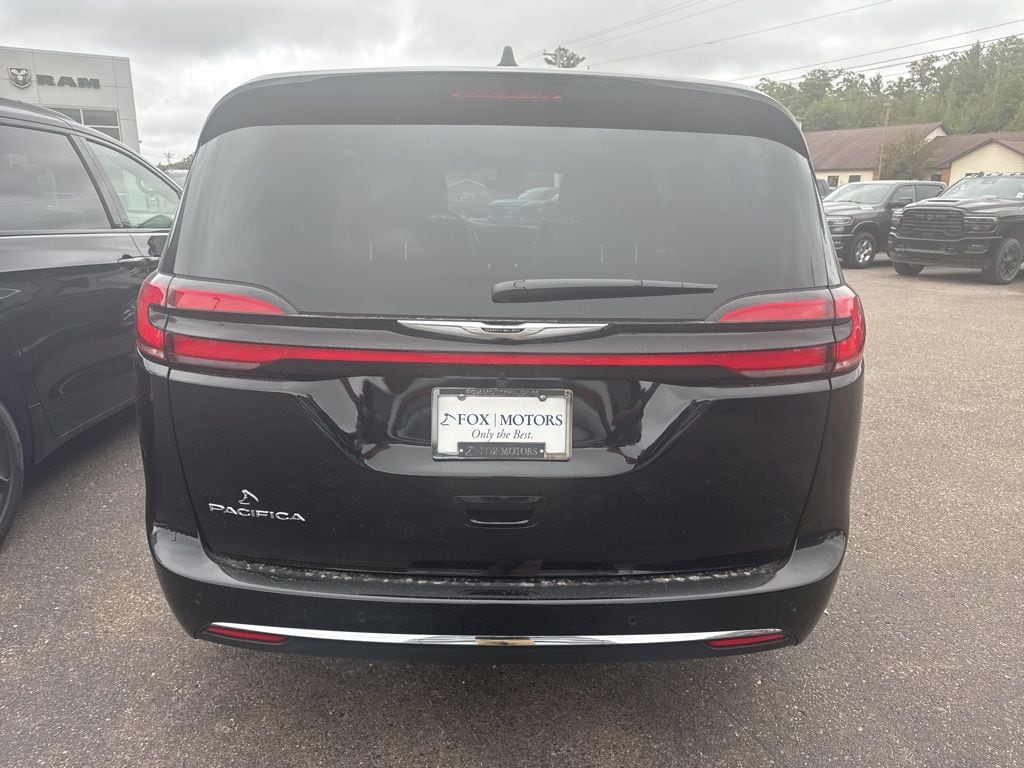 2026 Chrysler Pacifica Select - Photo 11