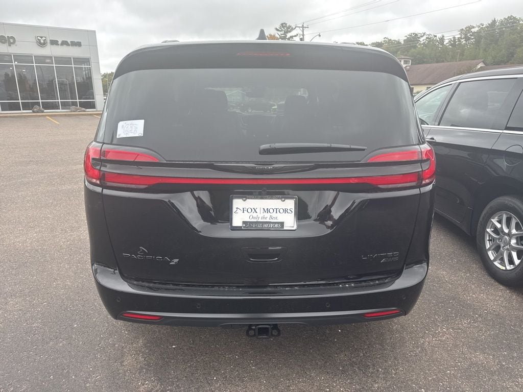 2026 Chrysler Pacifica Limited - Photo 11