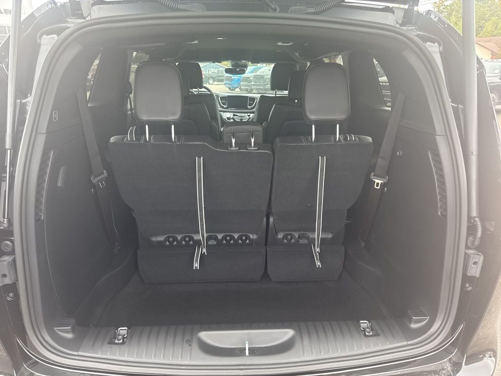 2026 Chrysler Pacifica Select - Photo 15