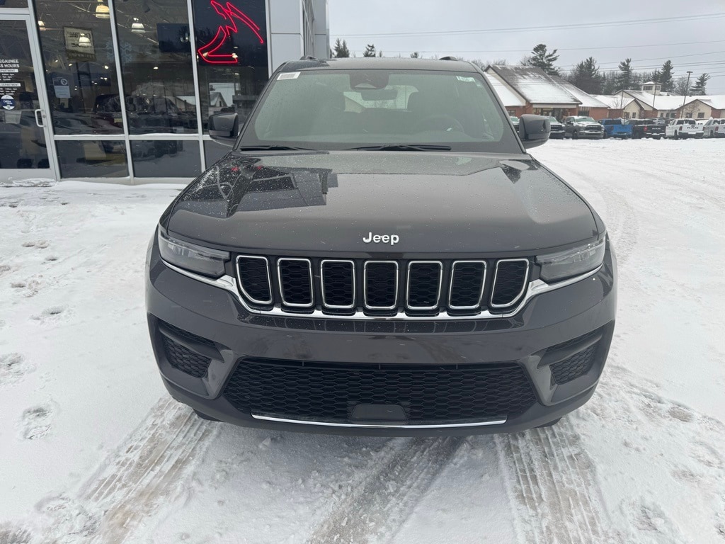 Used 2025 Jeep Grand Cherokee Laredo SUV