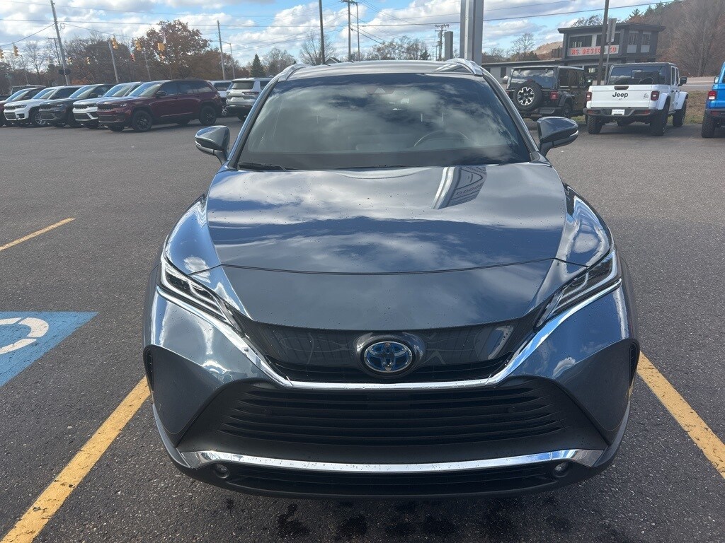 2024 Toyota Venza XLE photo 2