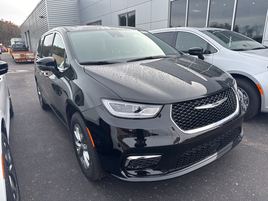 New 2026 Chrysler Pacifica LIMITED AWD Passenger Van
