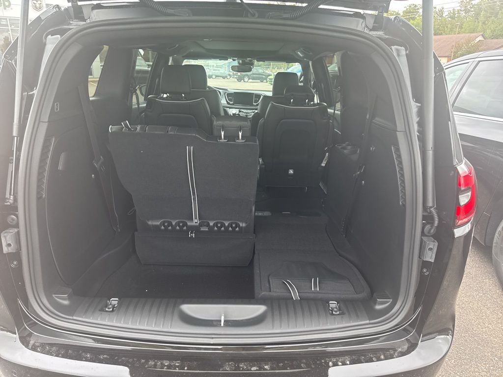 2026 Chrysler Pacifica Limited - Photo 12