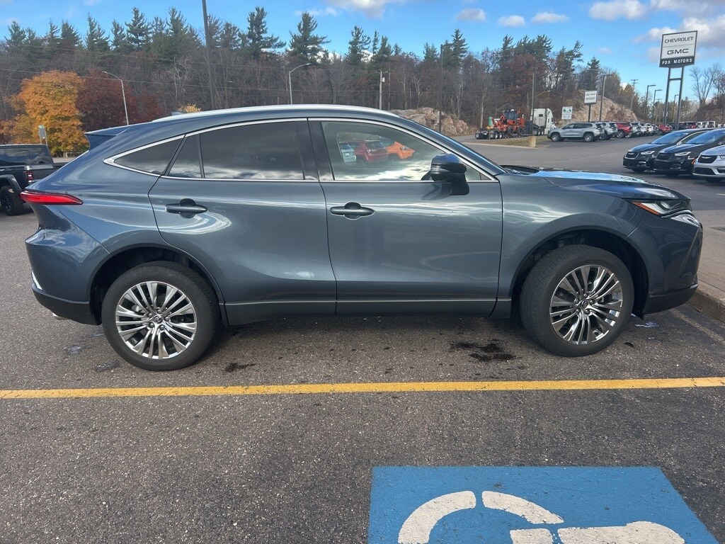 2024 Toyota Venza XLE photo 4