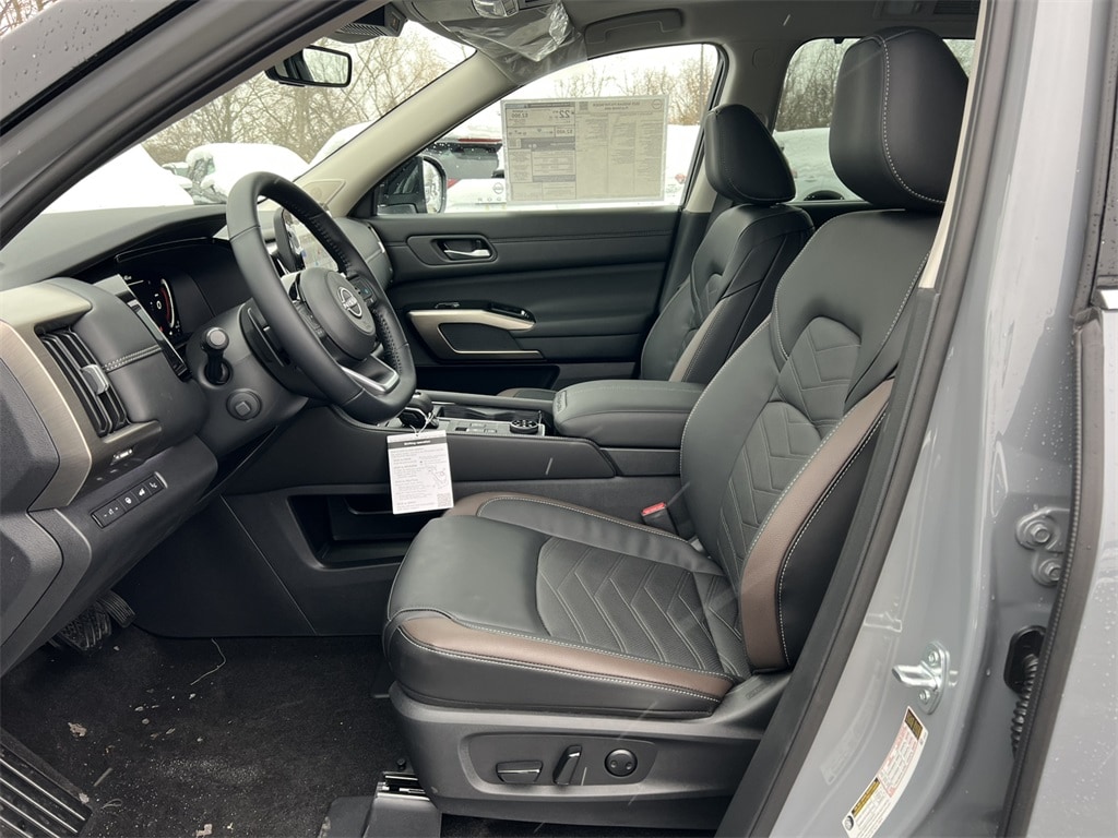 New 2025 Nissan Pathfinder Platinum SUV