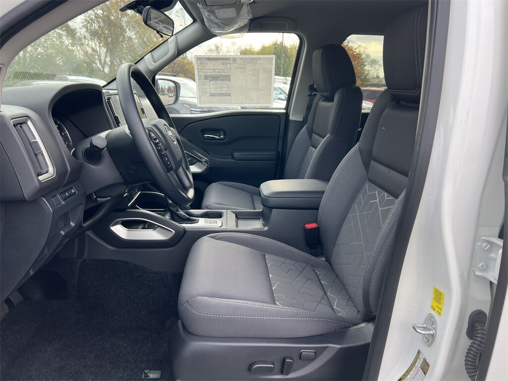 2026 Nissan Frontier SV photo 3