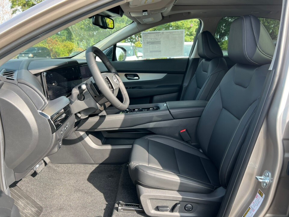 2025 Nissan Murano SL photo 2