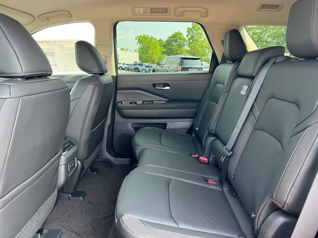 New 2026 Nissan Pathfinder SL SUV