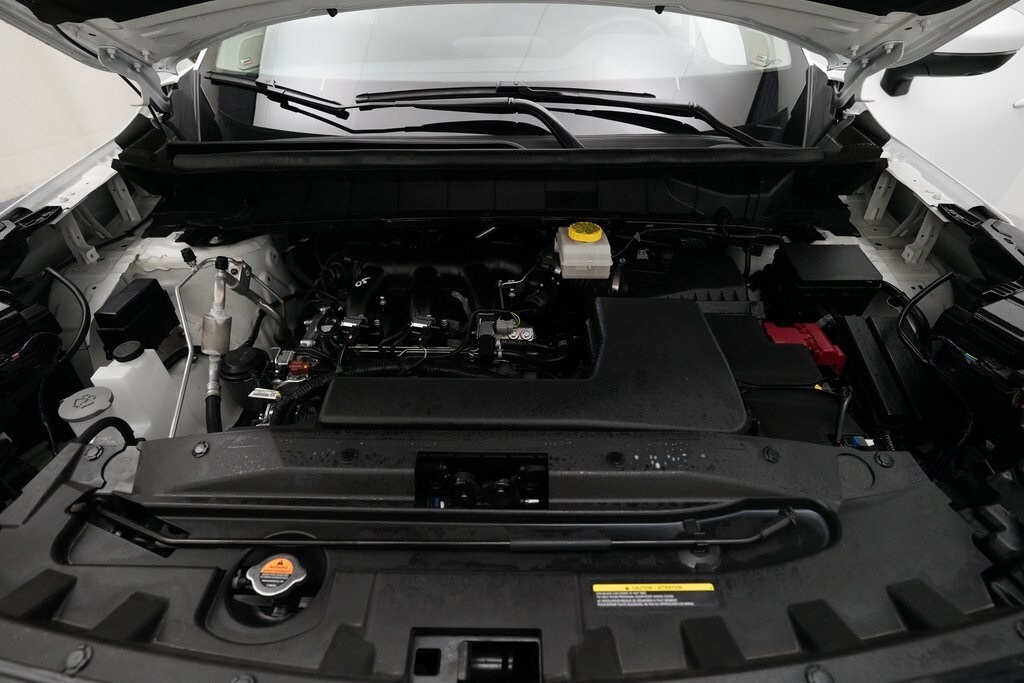 2025 Nissan Pathfinder SL photo 2