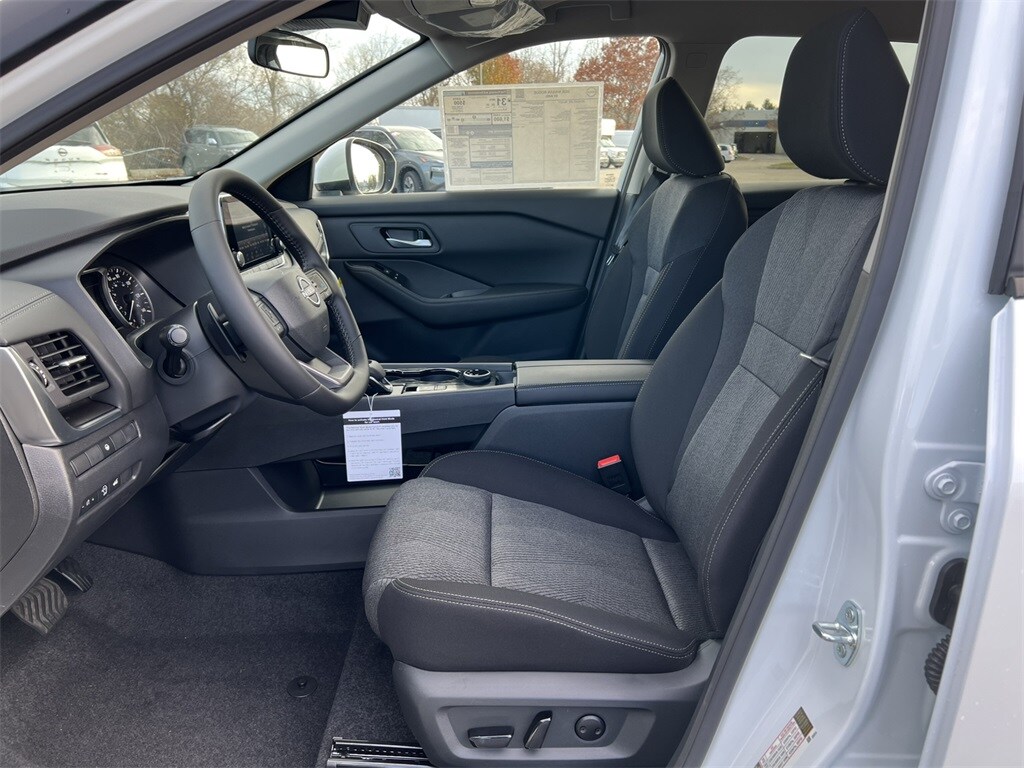 2026 Nissan Rogue SV photo 3